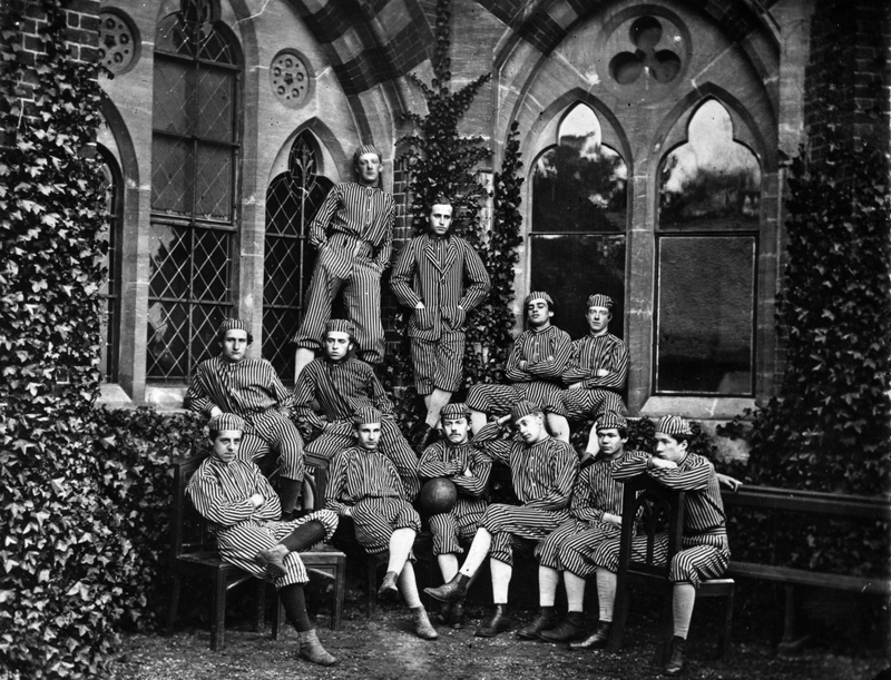 Illustration for article titled Take A Tour Of English Soccer History With These Cool, Old-Timey Photos